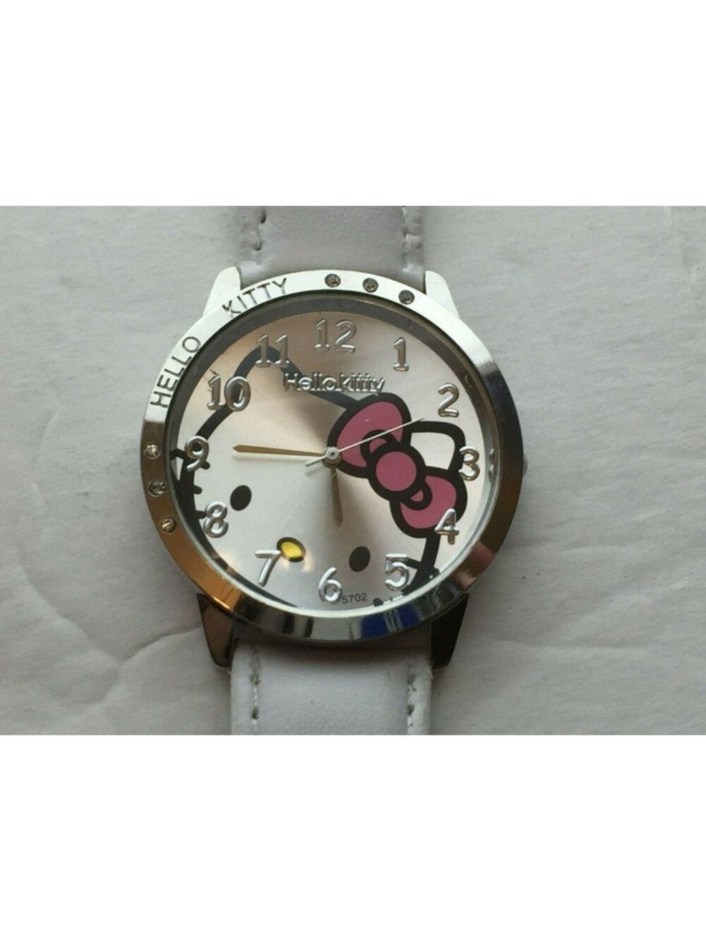 White Band Pink Bow Hello Kitty Wrist Watch Round Face
